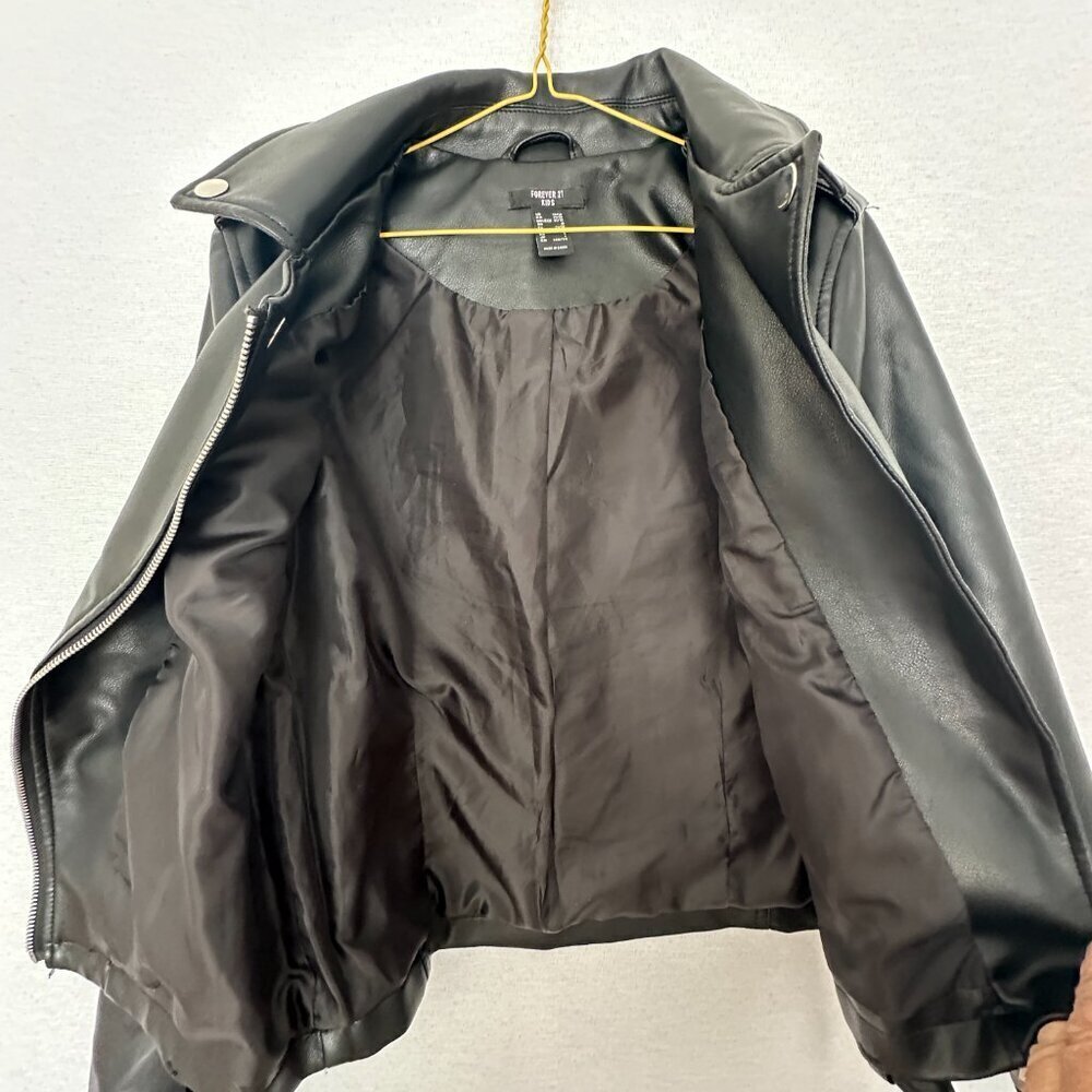 FOREVER 21 KIDS MOTO JACKET BLACK FAUX LEATHER FULL ZIP POCKETS SIZE 11/12 - Picture 5 of 12